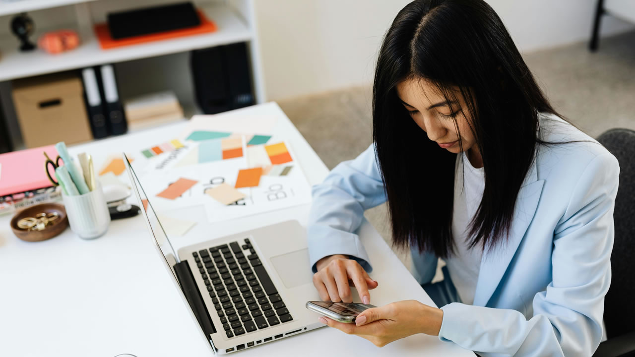 What is the tax period (the start and end dates) covered by an annual Form 2290 filing? 